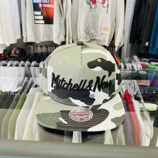 Boné Mitchell&Ness Camuflado Branco