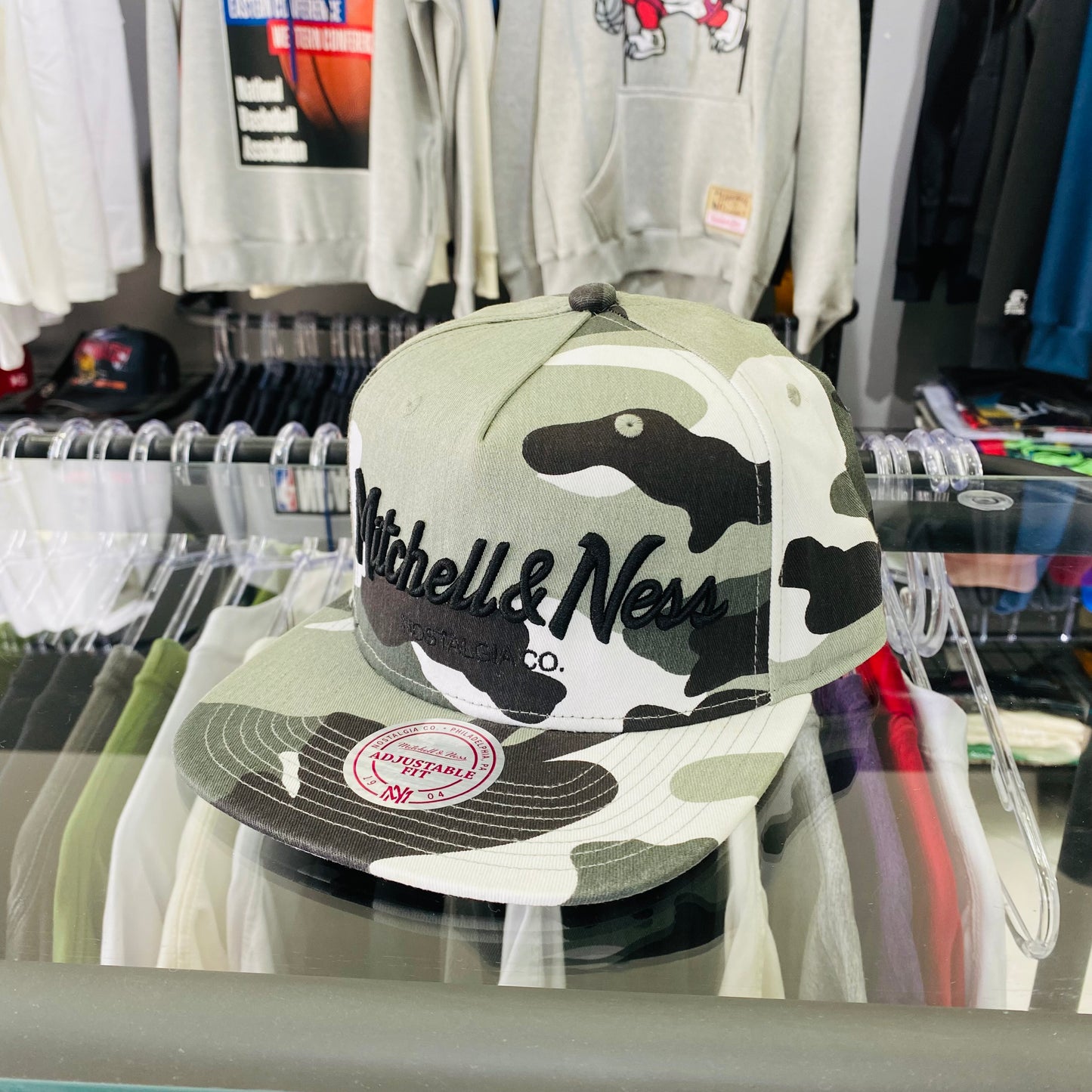 Boné Mitchell&Ness Camuflado Branco